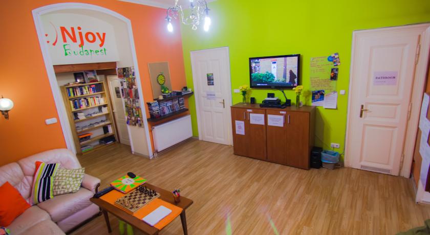 بيت شباب نجوي